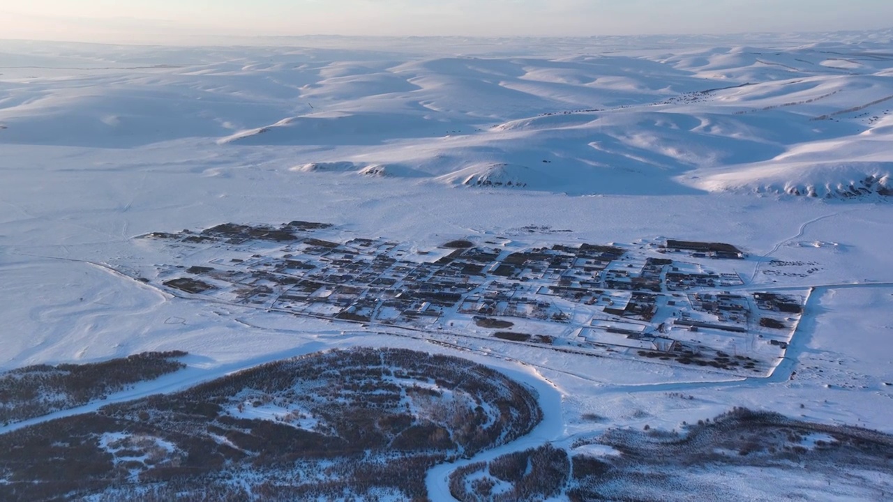 航拍内蒙古特泥河农场版画雪村视频素材