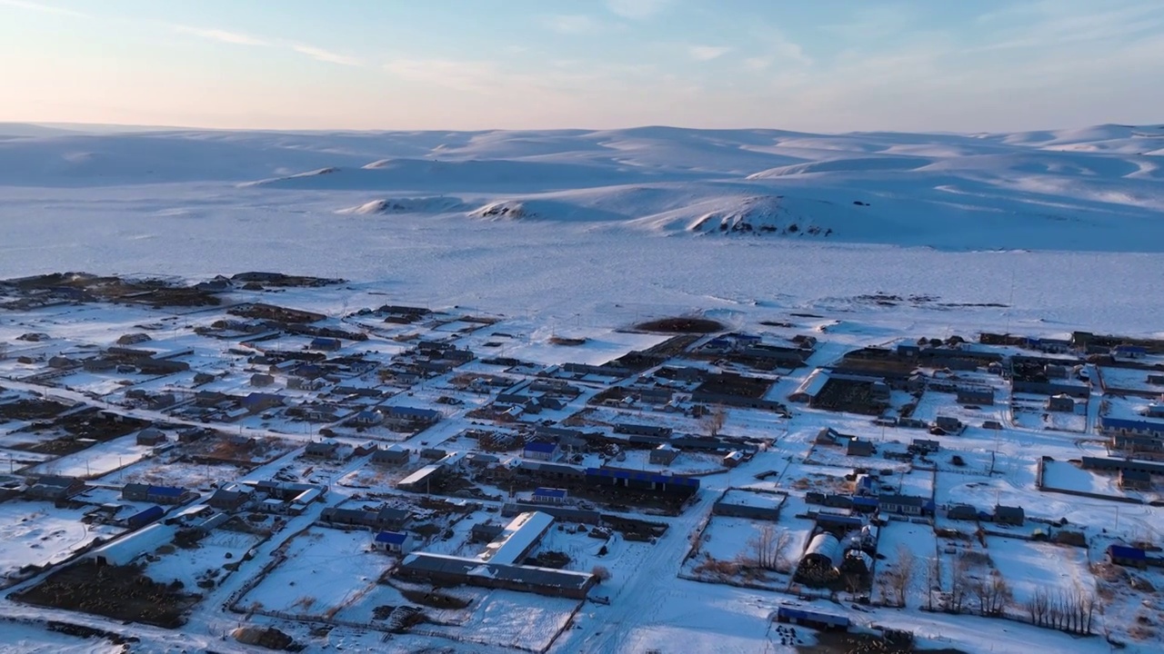 航拍内蒙古特泥河农场版画雪村视频素材