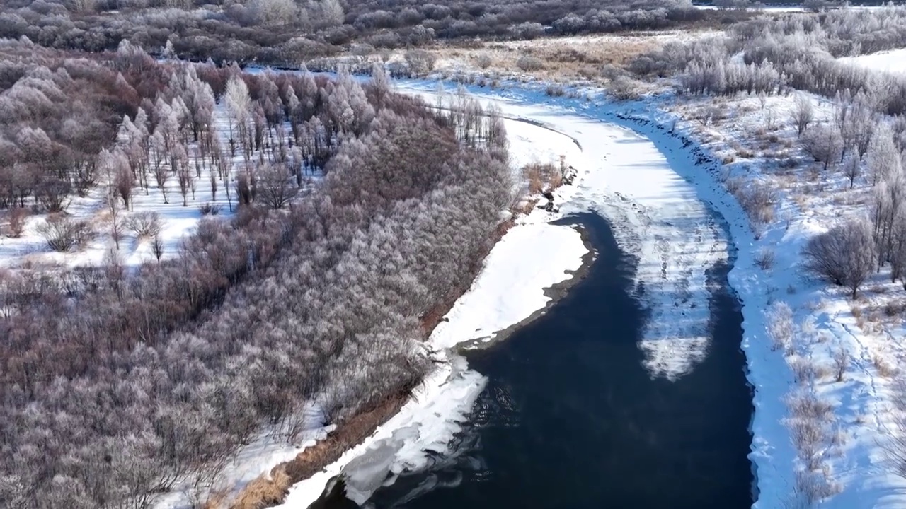 航拍内蒙古雪原扎敦河丛林雾凇视频素材