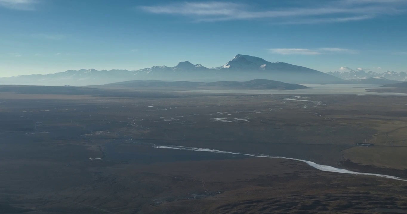 航拍山峰山谷与河流地形视频素材