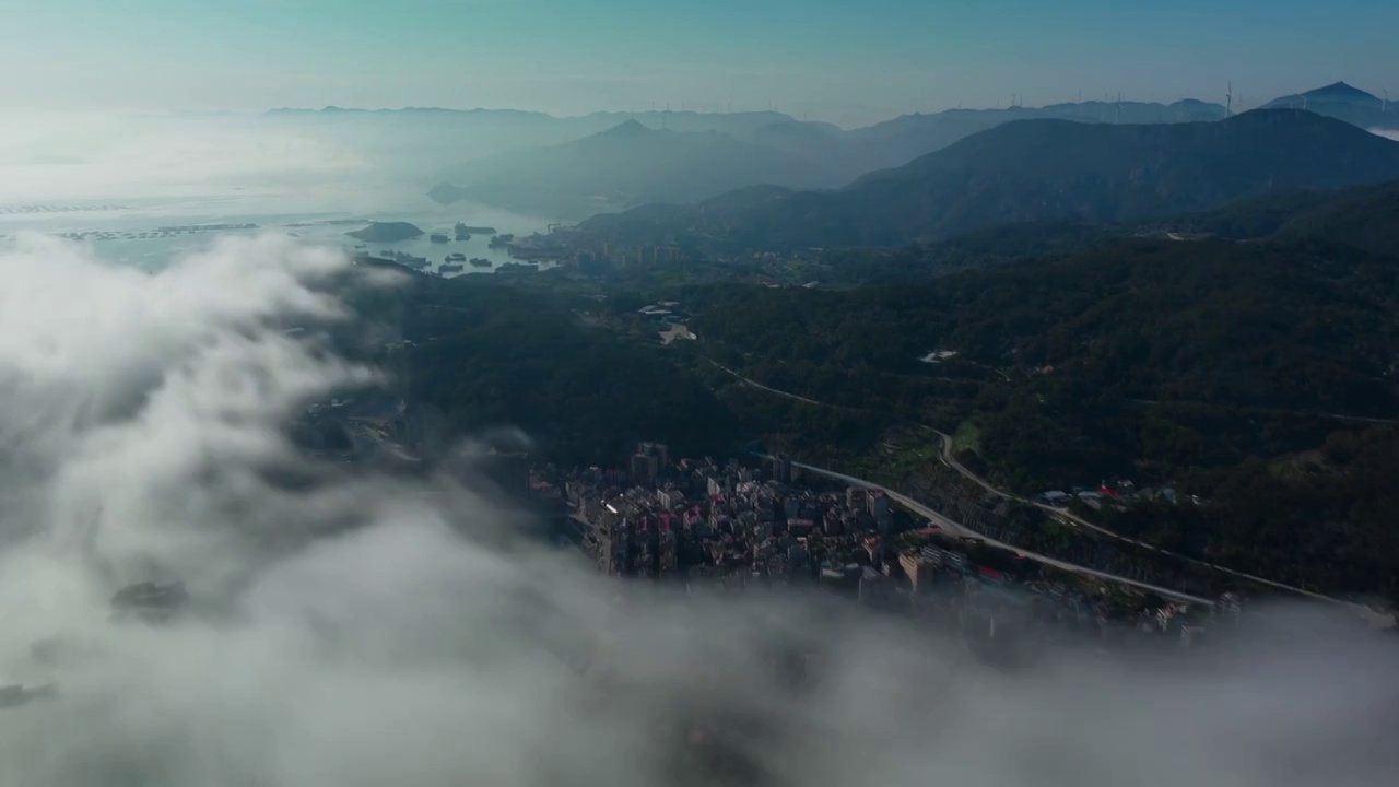 航拍福建连江海上云雾视频素材