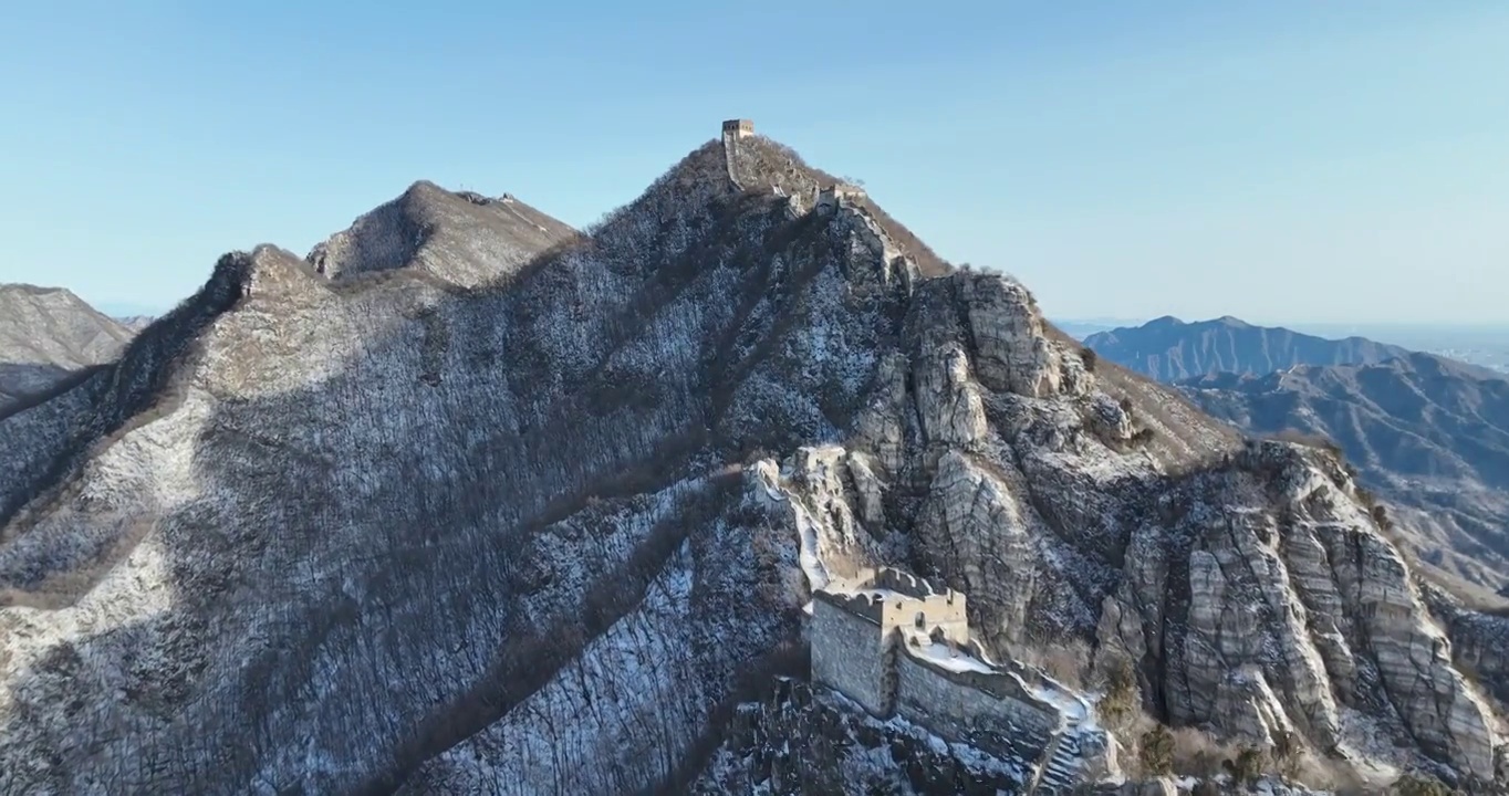 北京怀柔区箭扣长城烽火台雪景航拍视频素材