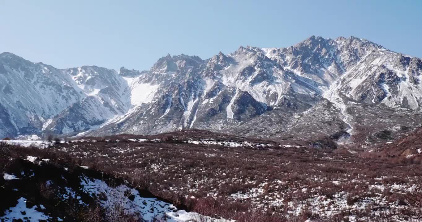 青海春季雪山4k景色视频素材