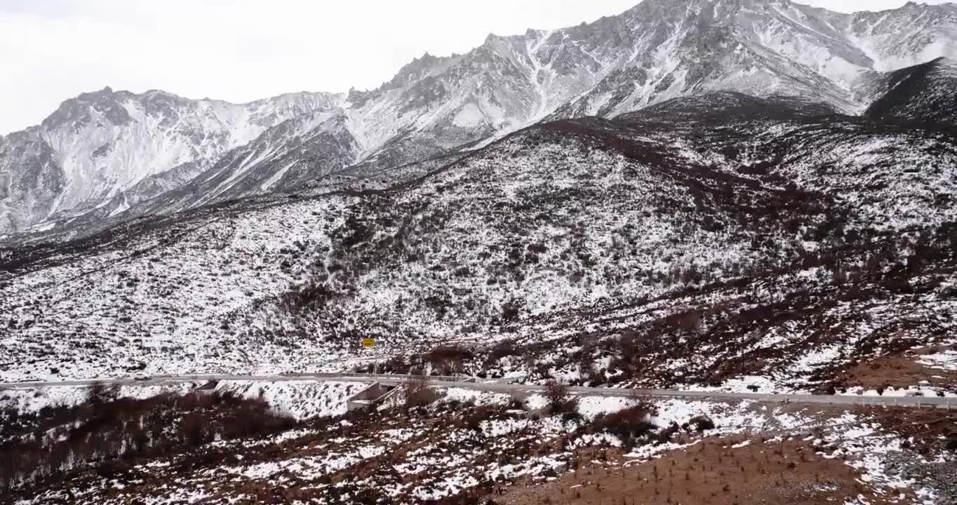 青海春季雪山4k景色视频素材