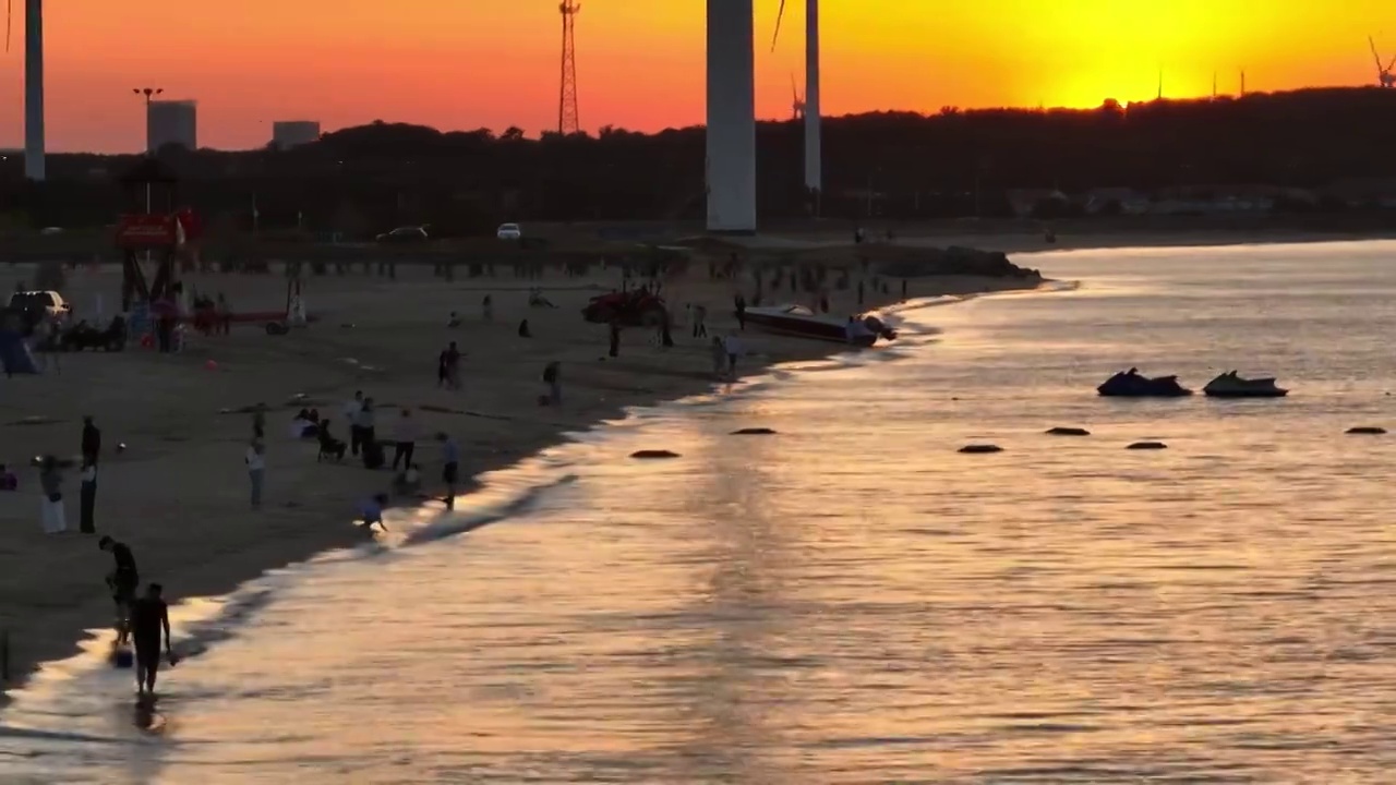 航拍风车海滩夕阳视频素材