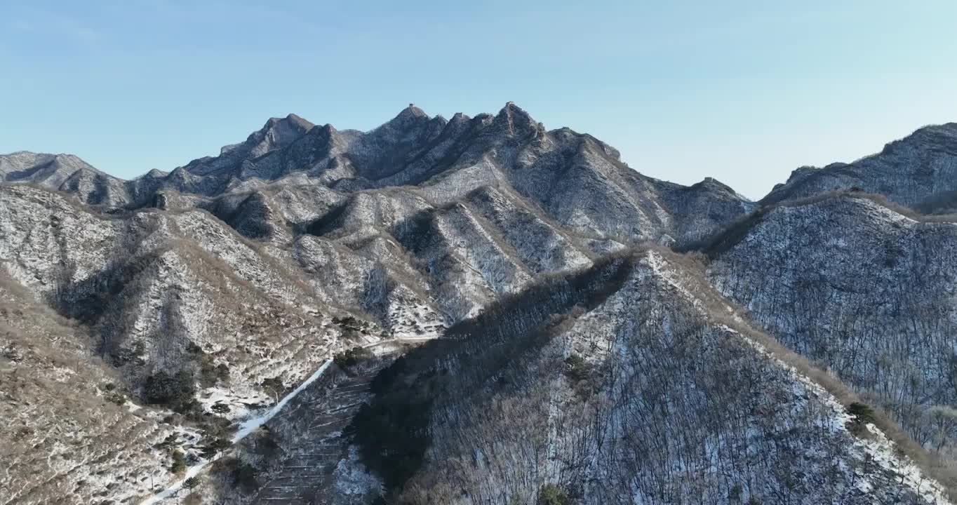 北京怀柔区箭扣长城雪景航拍视频素材