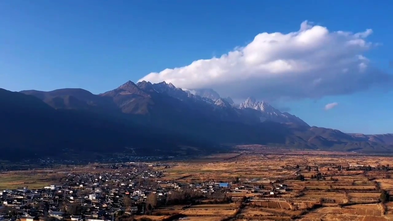 遥望玉龙雪山视频素材