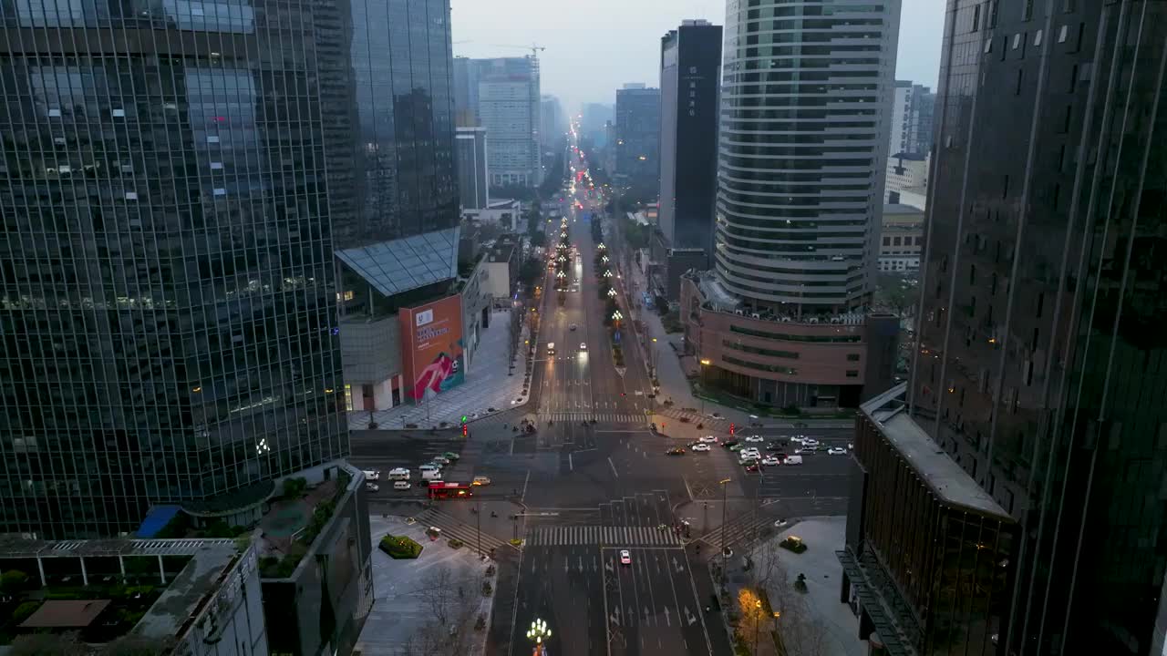 成都天府大道路口高楼与车流视频素材