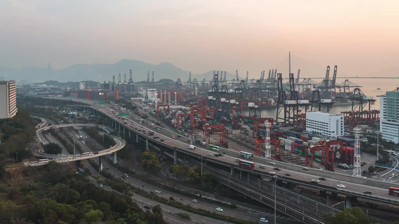 香港葵涌货运码头日转夜延时视频素材