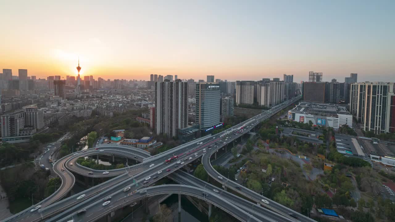 成都339电视塔太古里立交桥,二环高架高视角城市风光日转夜延时摄影视频素材