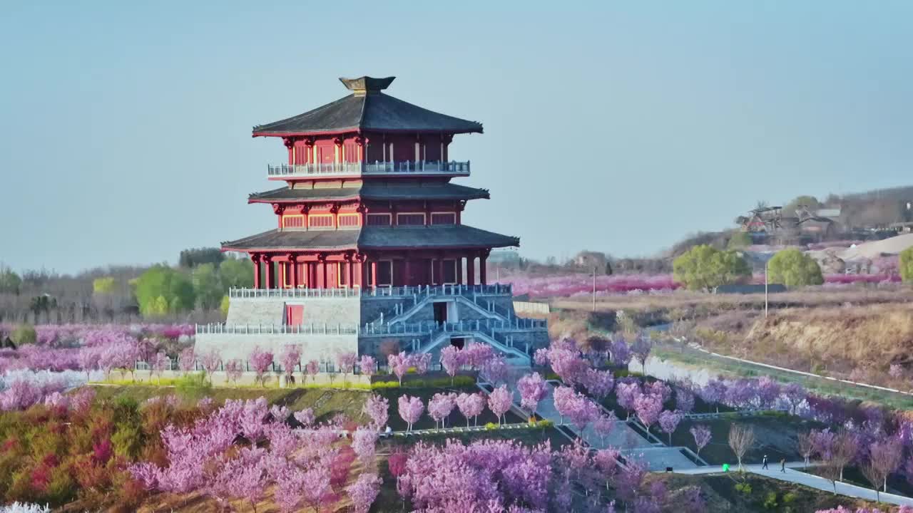 长焦航拍穿黄工程博物馆及远处的古柏渡飞黄旅游区视频素材