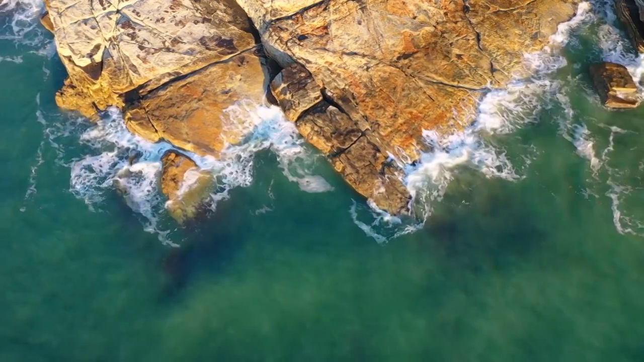 海边礁石层岩地质视频素材