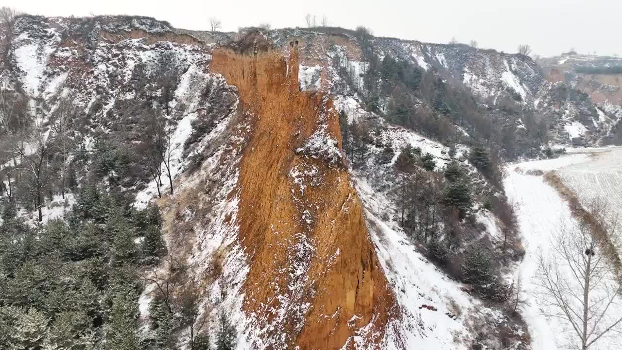 4K航拍陡峭的山壁视频素材