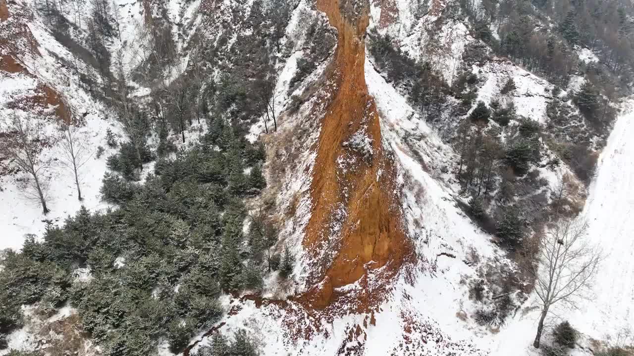 4K航拍陡峭的山壁视频素材