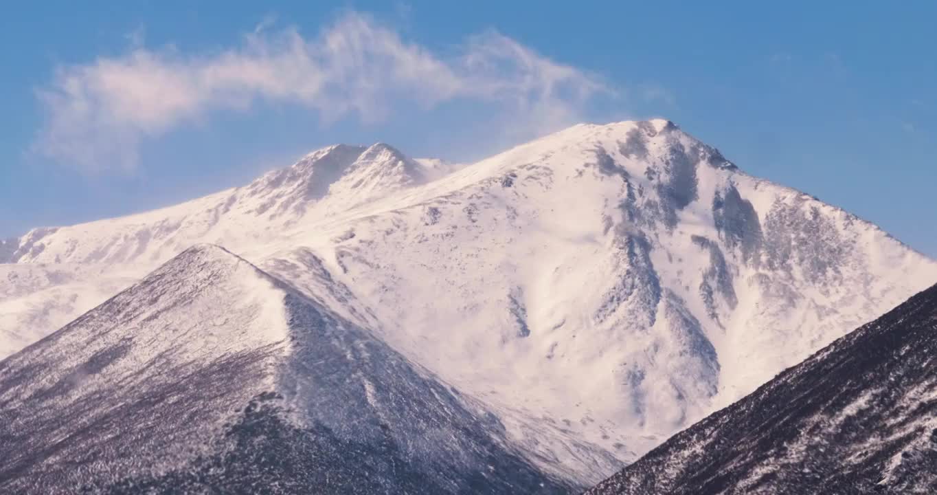 林场雪山云雾景象视频素材