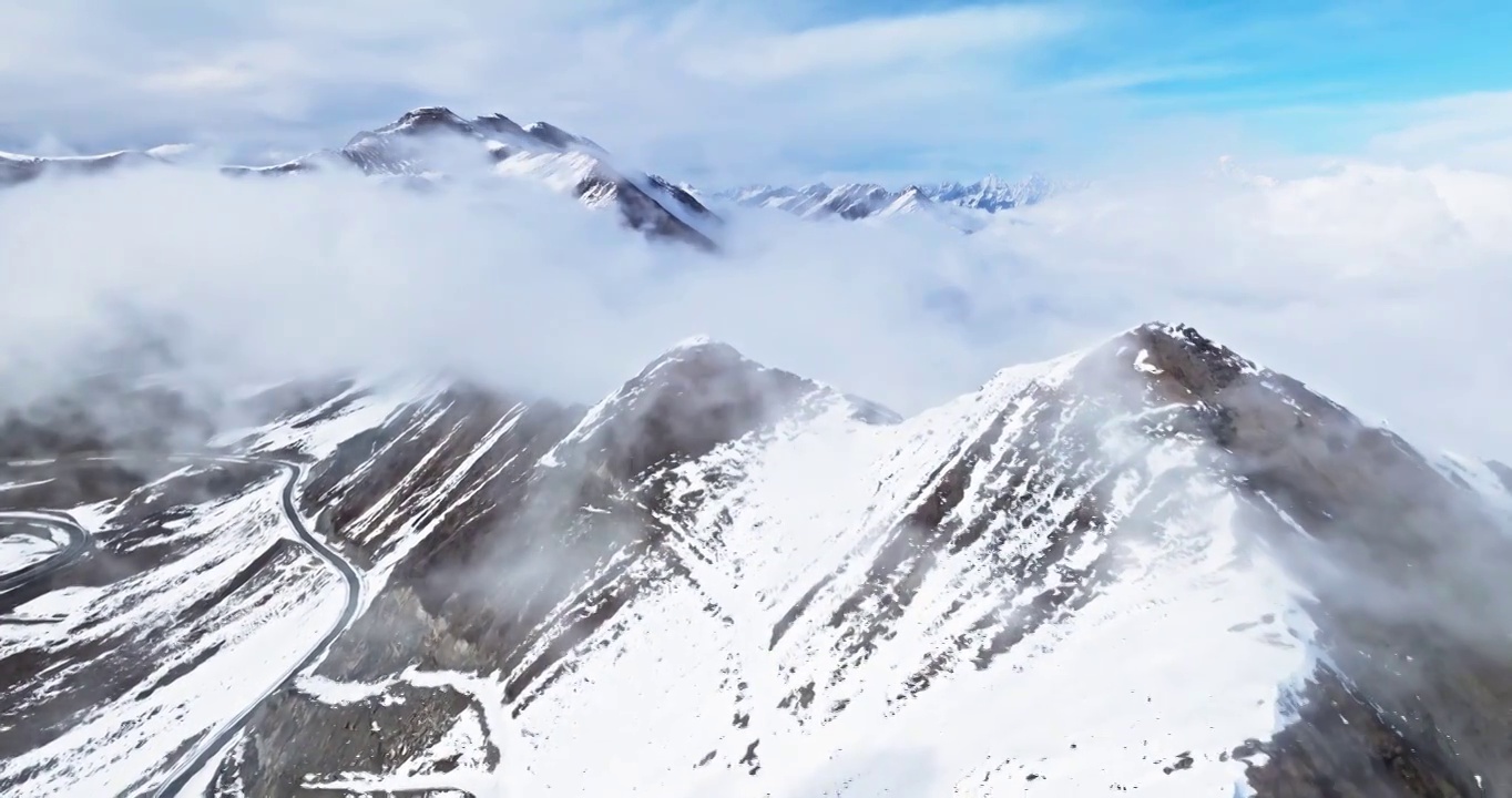 美丽自然风光川西雪山夹金山航拍风景视频素材