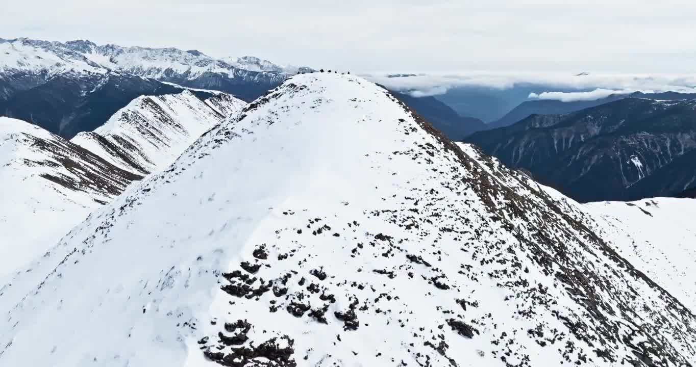 美丽自然风光川西雪山夹金山航拍风景视频素材