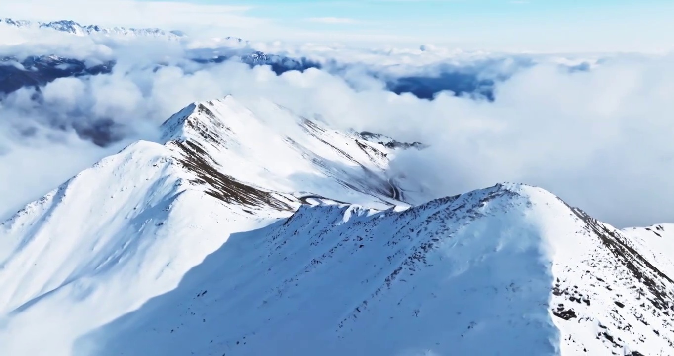 美丽自然风光川西雪山夹金山航拍风景视频素材