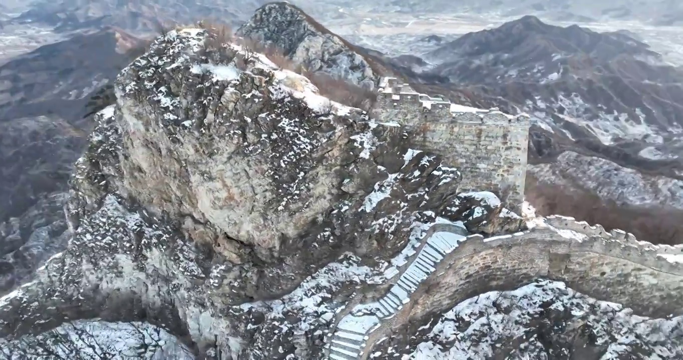 北京怀柔区箭扣长城烽火台雪景航拍视频素材