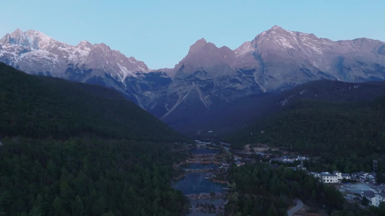 云南丽江玉龙雪山航拍视频素材