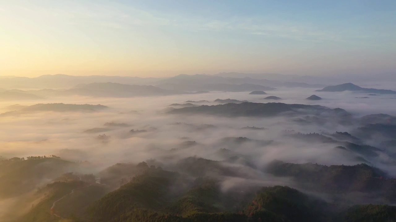 广东韶关南雄坪田军营寨早晨云海视频素材