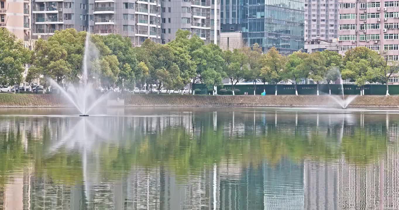 武汉春季西北湖广场湖城市风光视频素材