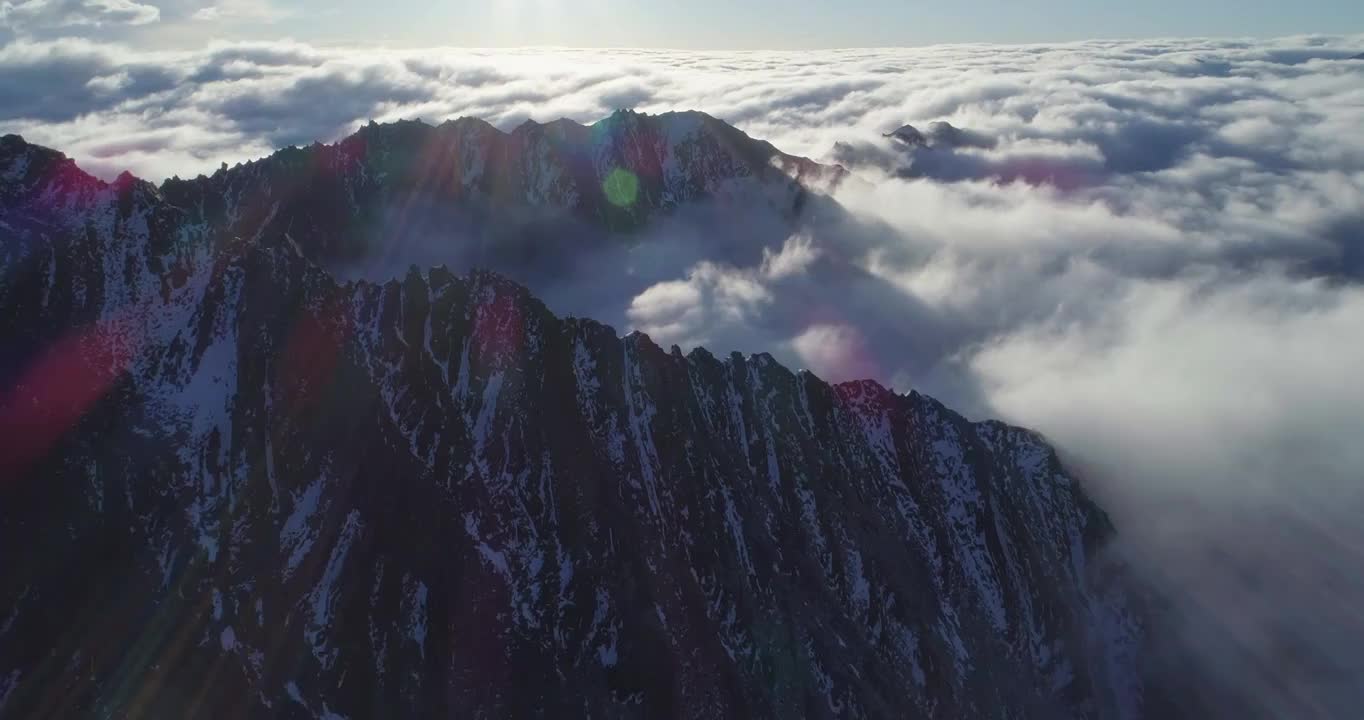 航拍四川西部雪山巴郎山云海美丽自然景观风景视频素材