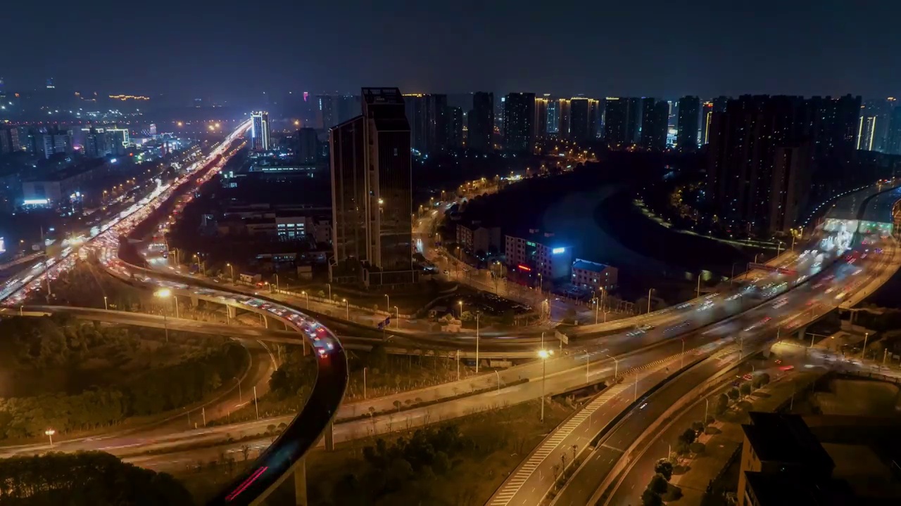 城市道路丛横交织夜晚车流灯光延时摄影视频素材