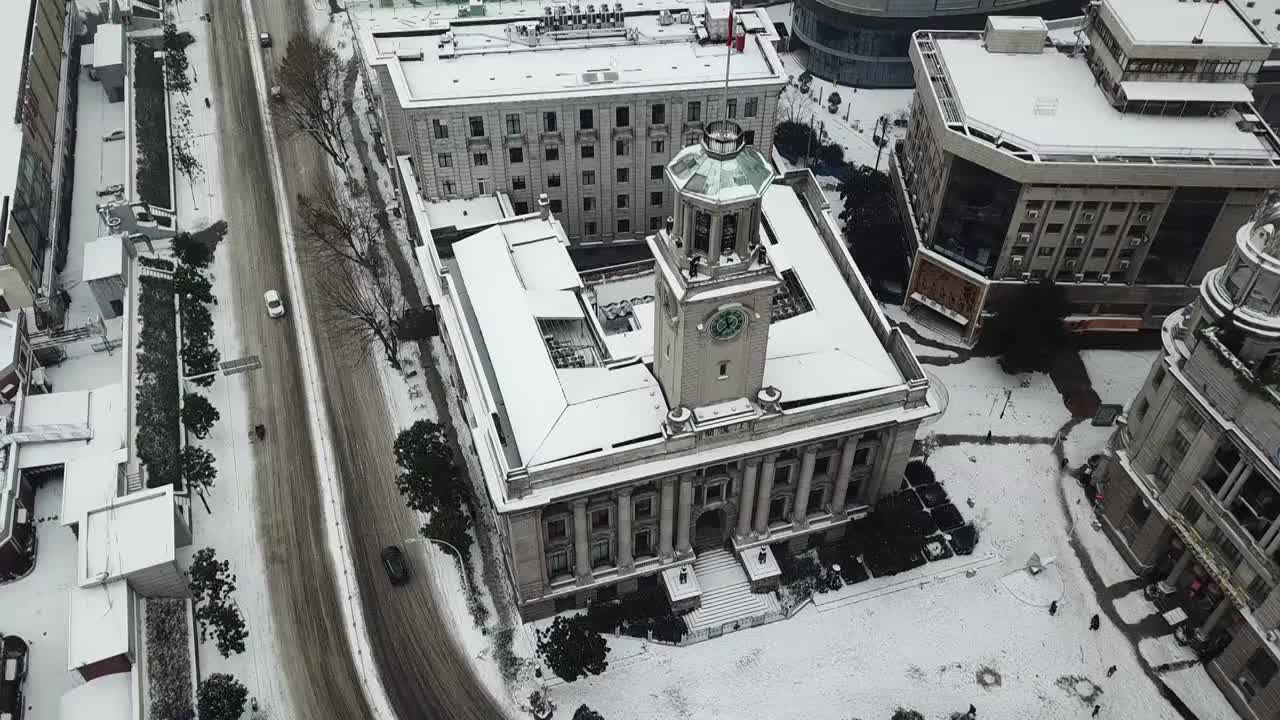 武汉下雪天 江汉关钟楼视频素材