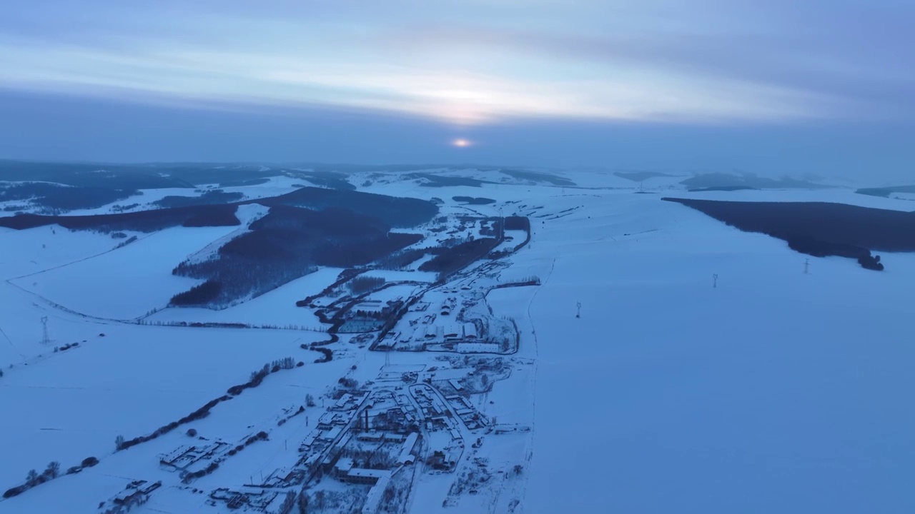 航拍内蒙古雪原版画雪村南波河视频素材