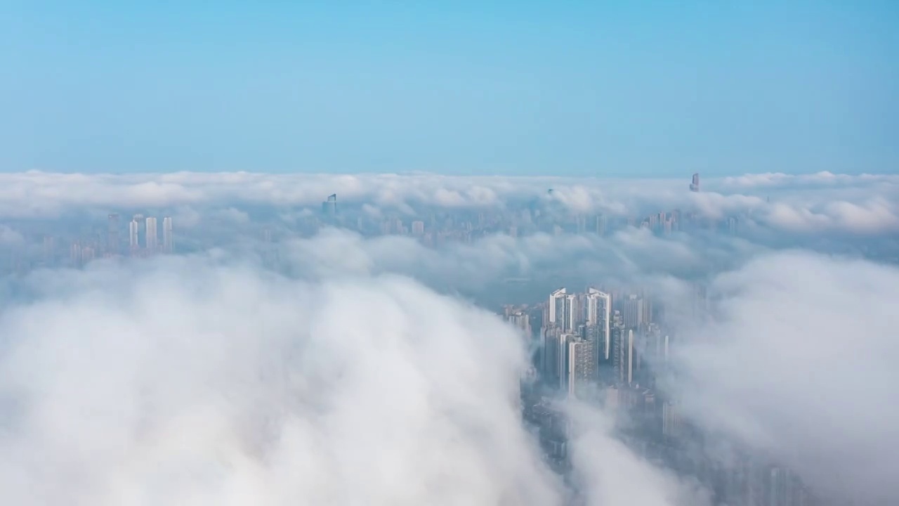 航拍延迟平流雾下的重庆视频素材