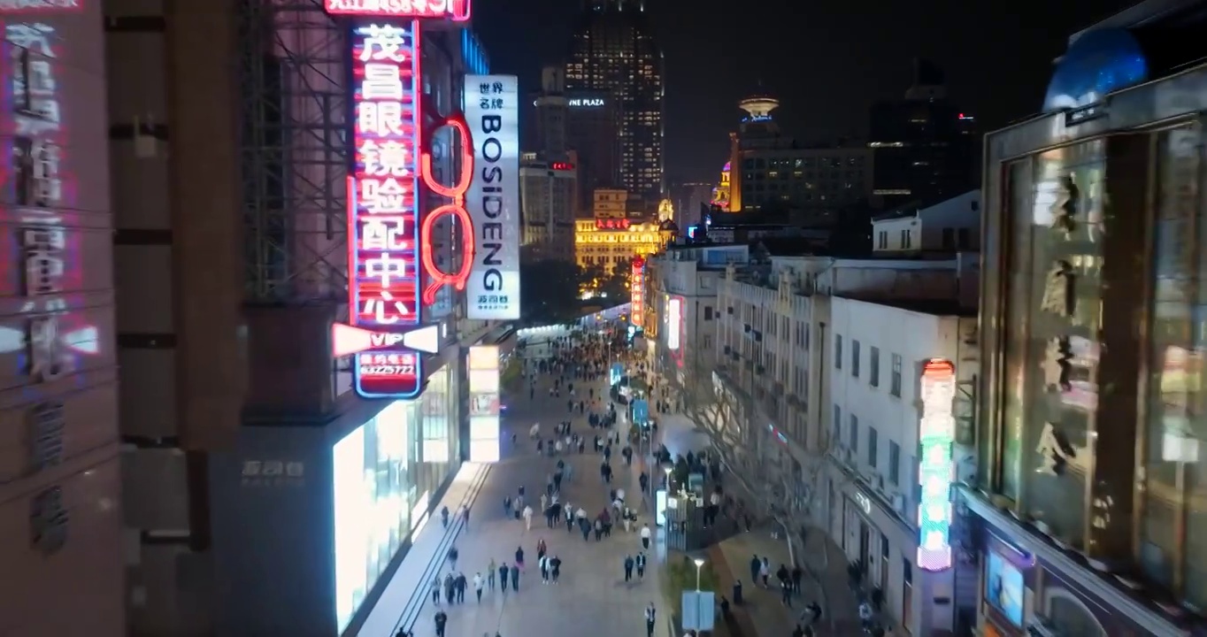 上海南京路步行街人流夜景航拍视频素材