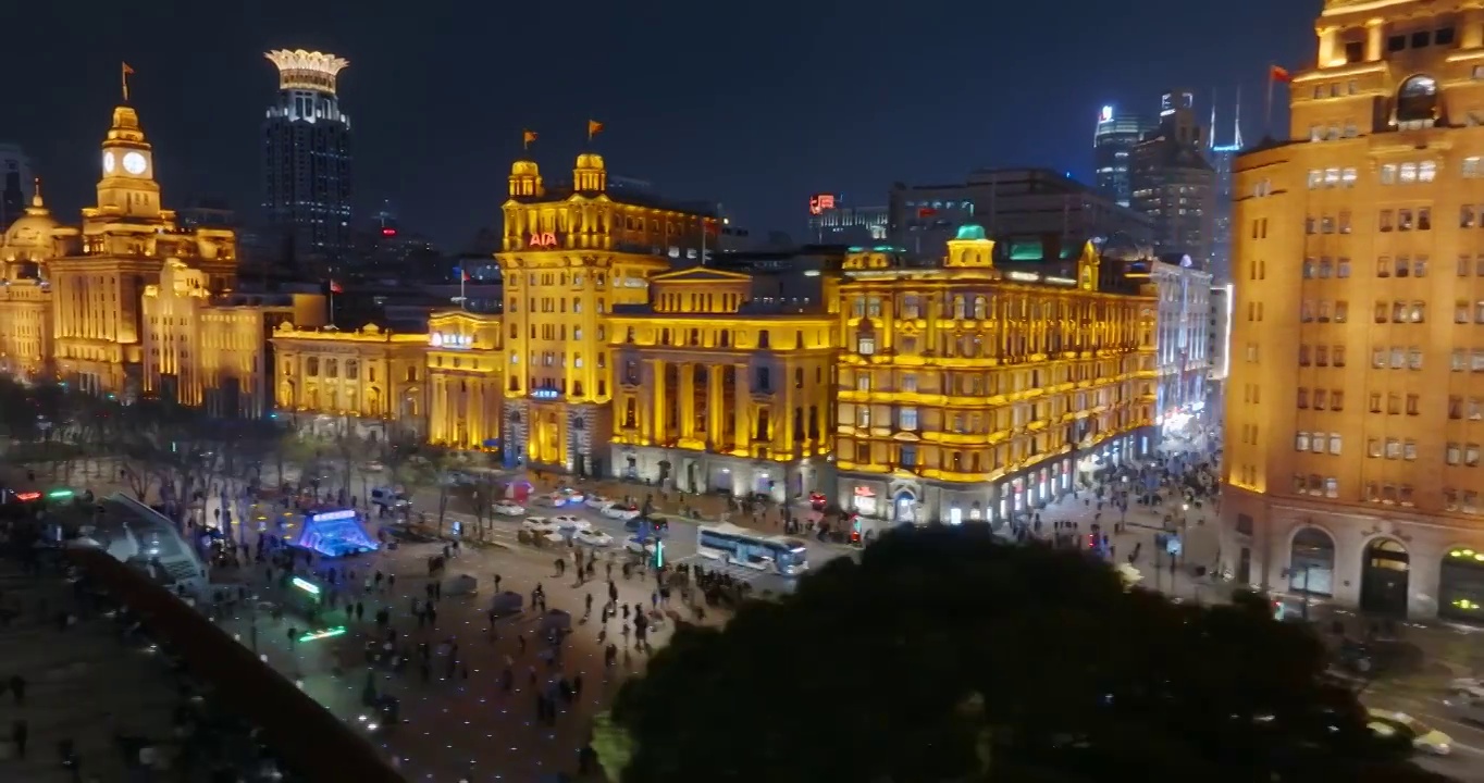 上海外滩建筑群灯光秀夜景航拍视频素材