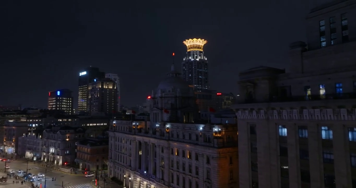 上海外滩建筑群灯光秀夜景航拍视频素材