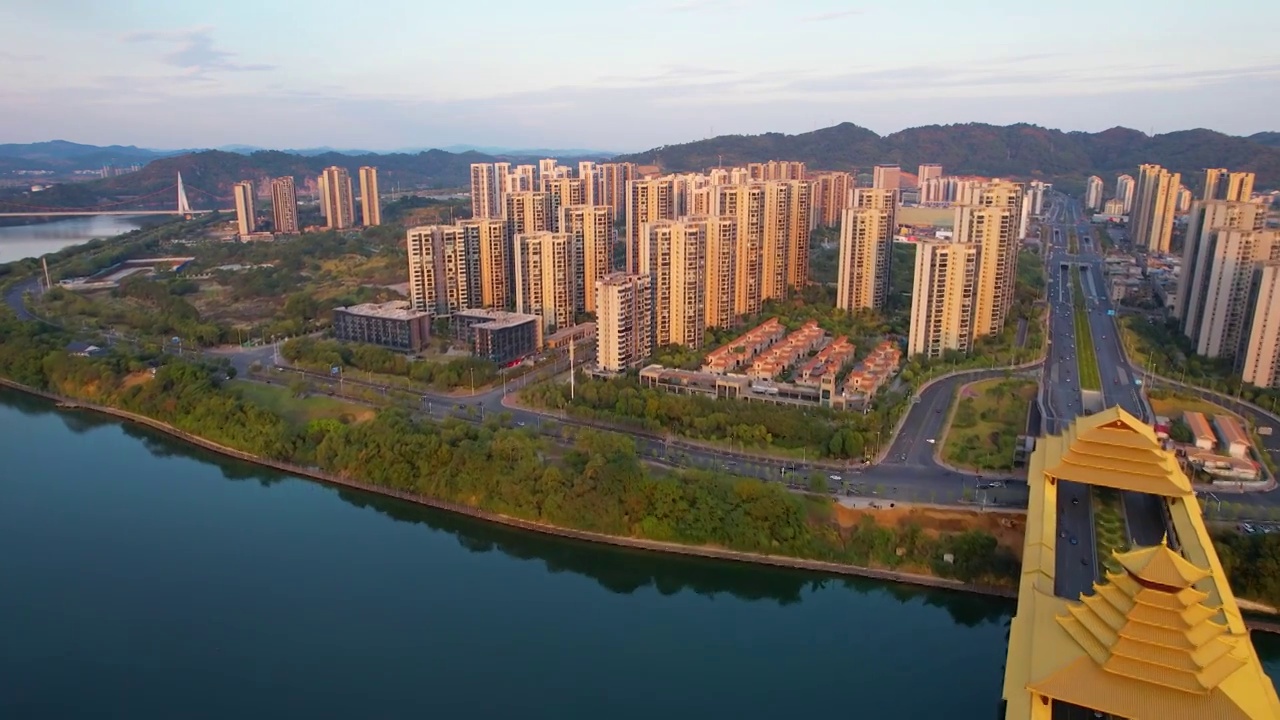 广西柳州凤凰岭大桥日落夕阳风雨桥城市建筑柳江风光航拍视频素材