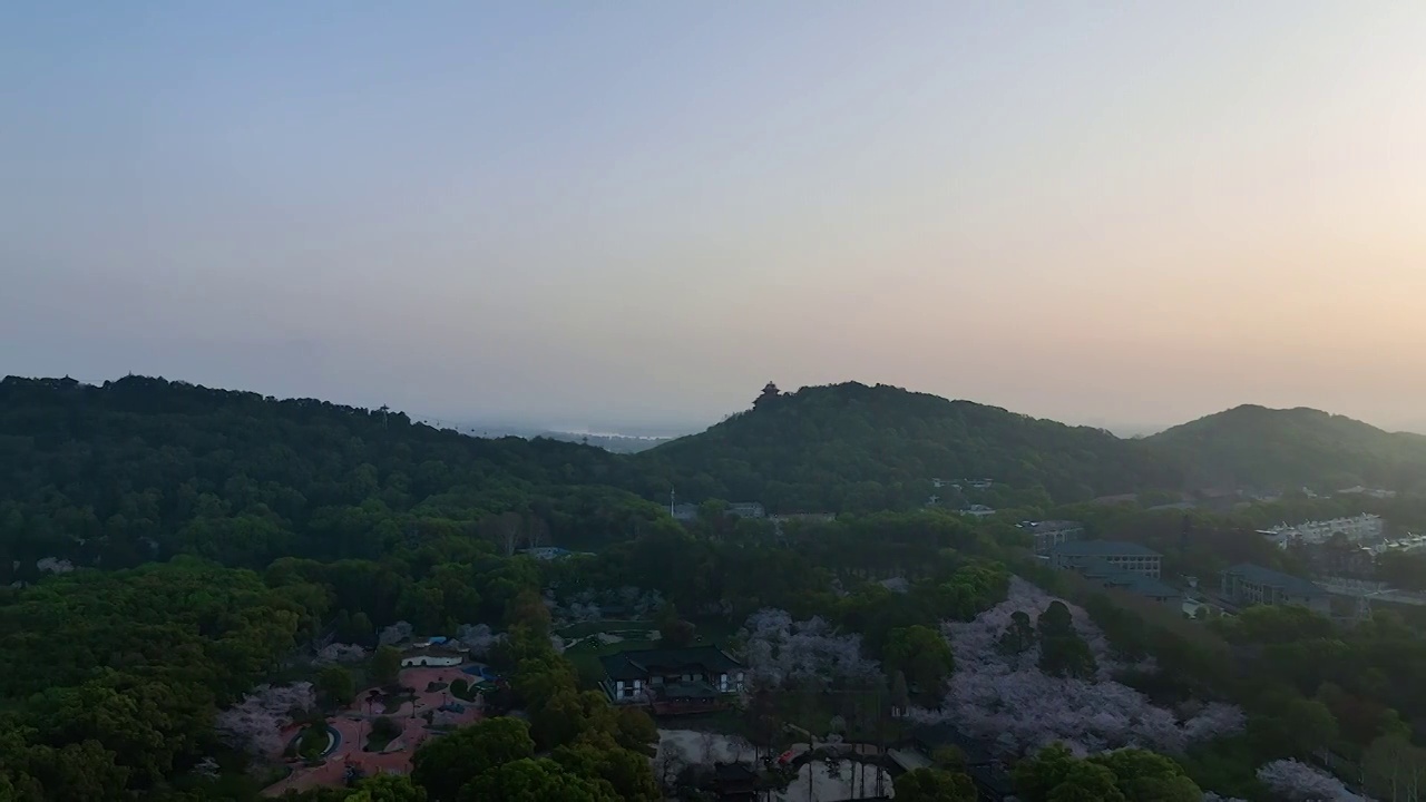 湖北武汉春季白天东湖磨山楚天台航拍风光视频素材