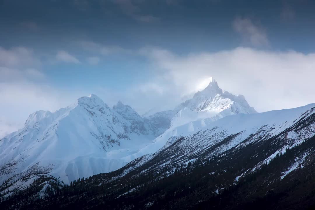 然乌湖雪山光影延时视频素材