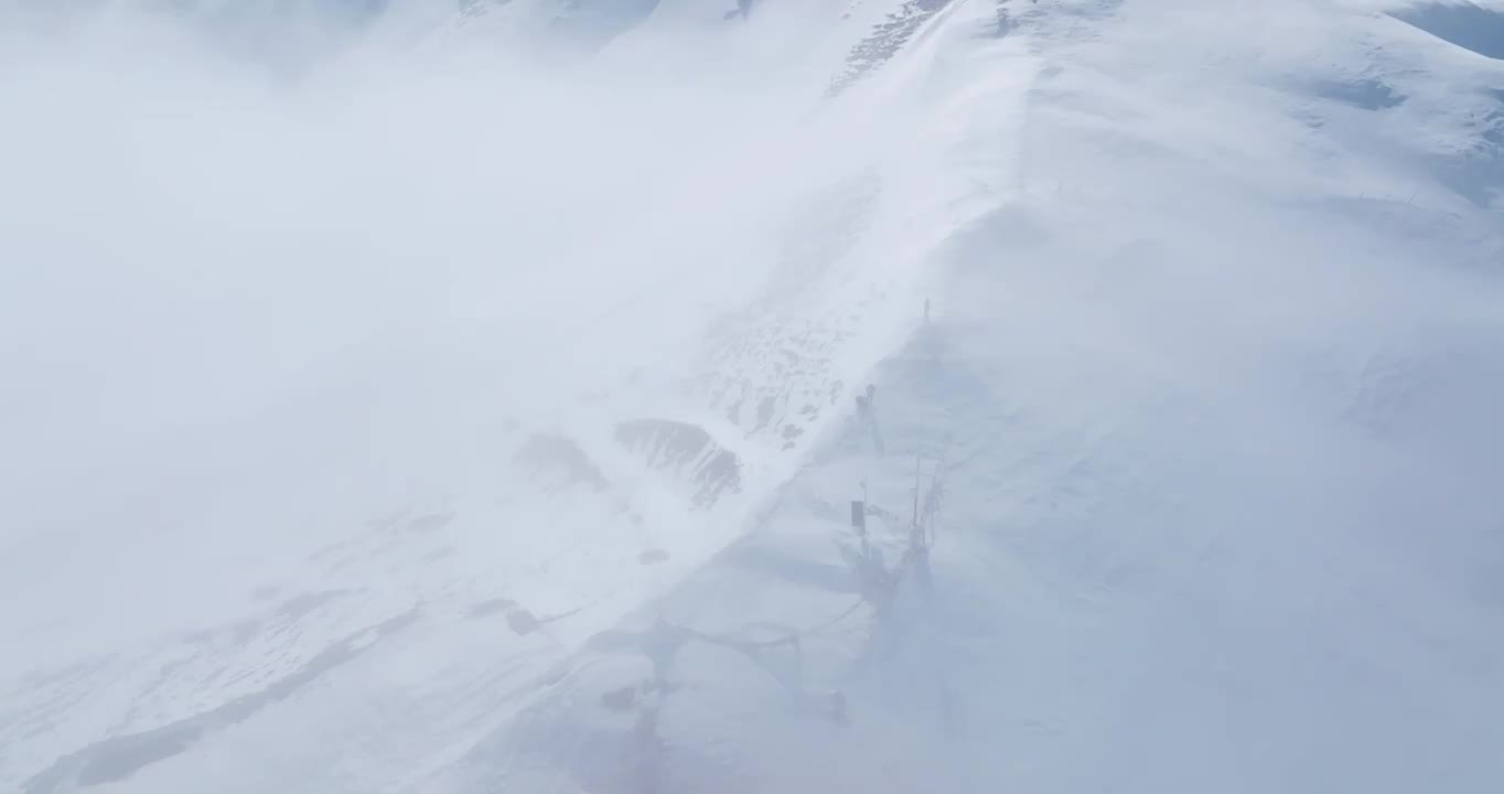 雪山航拍夹金山冬季白雪皑皑风景红军长征路视频素材