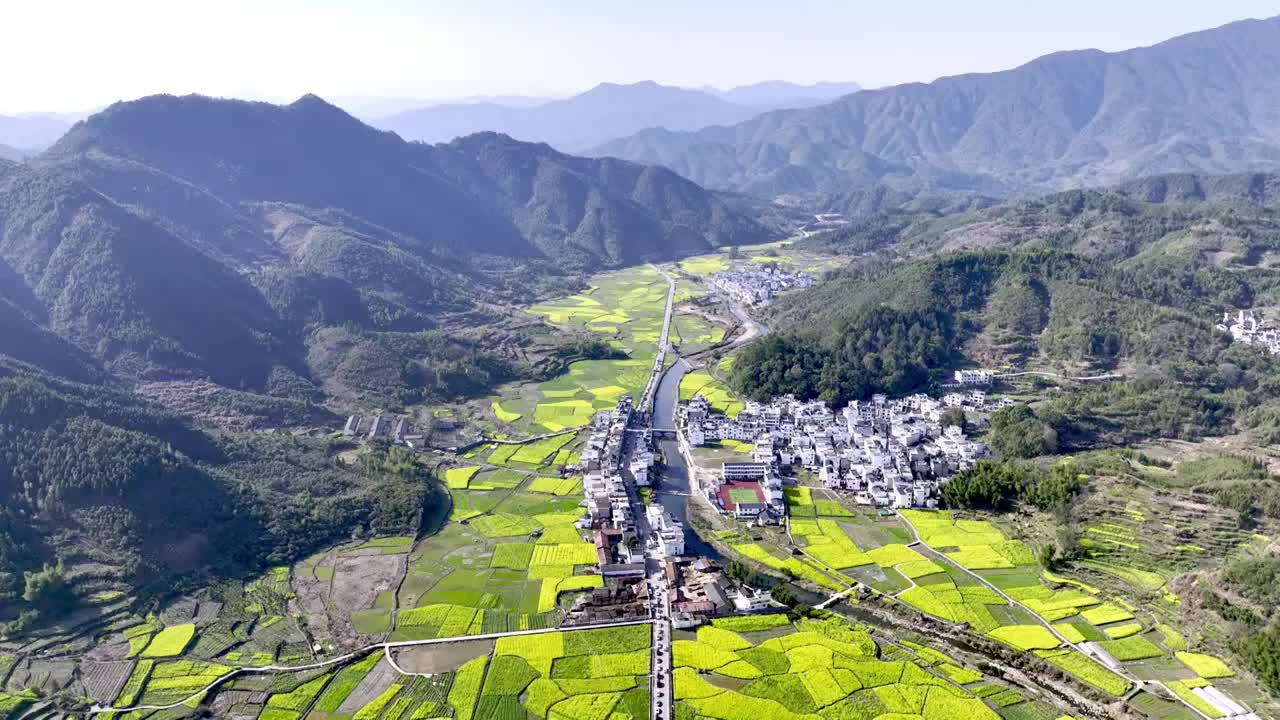 航拍婺源篁岭白昼风光视频素材