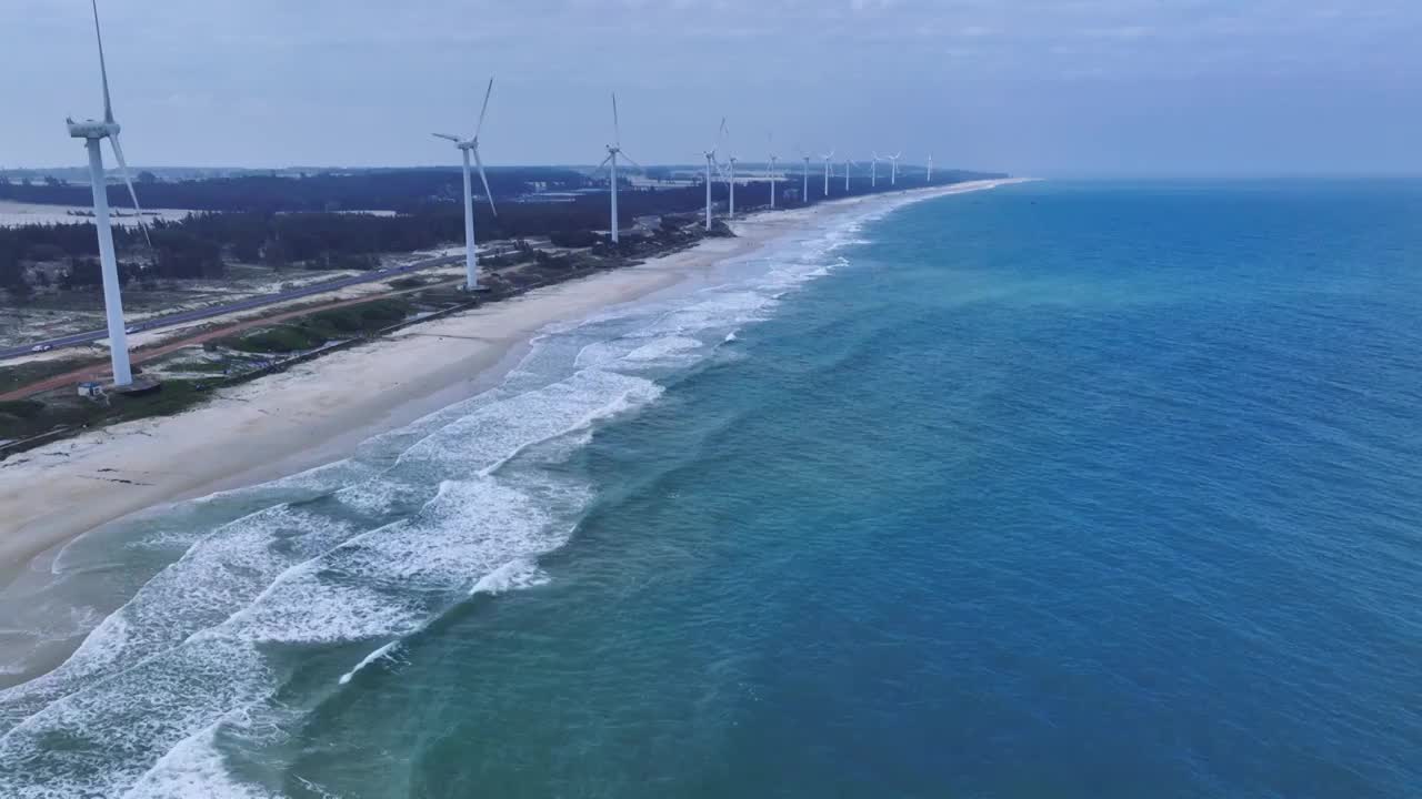 海边风力发电风车航拍视频素材