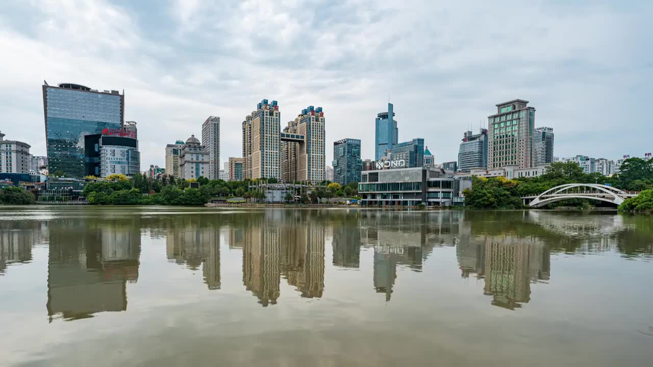 中国广西南宁民歌湖景区城市风光延时视频素材