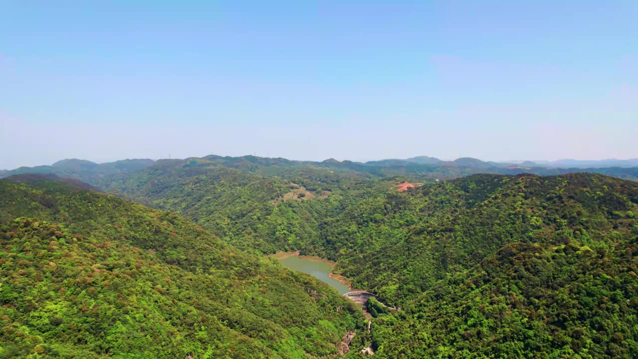 蓝天绿水青山航拍环绕｜连江贝里溪蟹谷视频素材