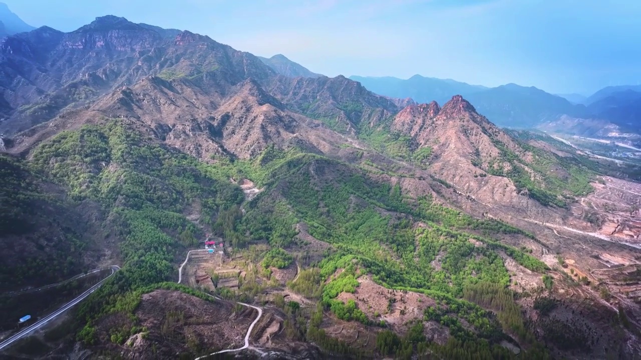 航拍南太行山谷中漂亮的光影视频素材