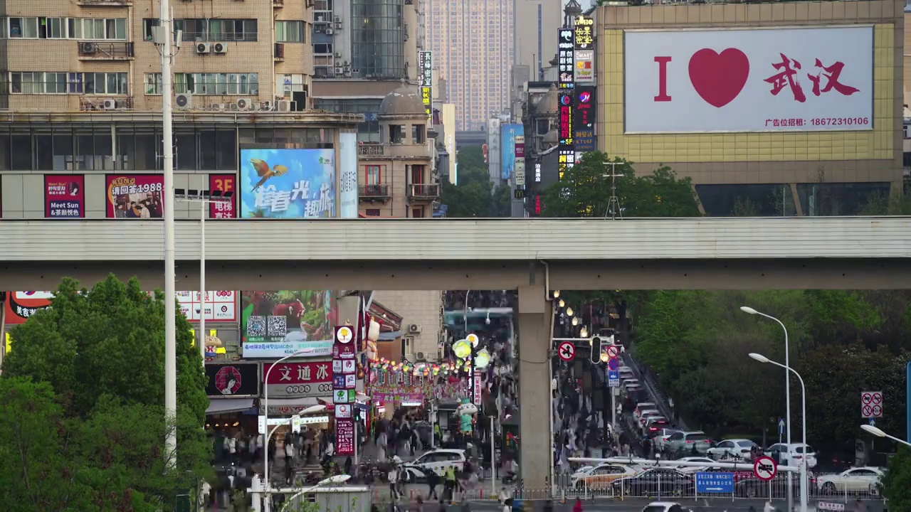 延时摄影武汉江汉路步行街交通街景人流视频素材