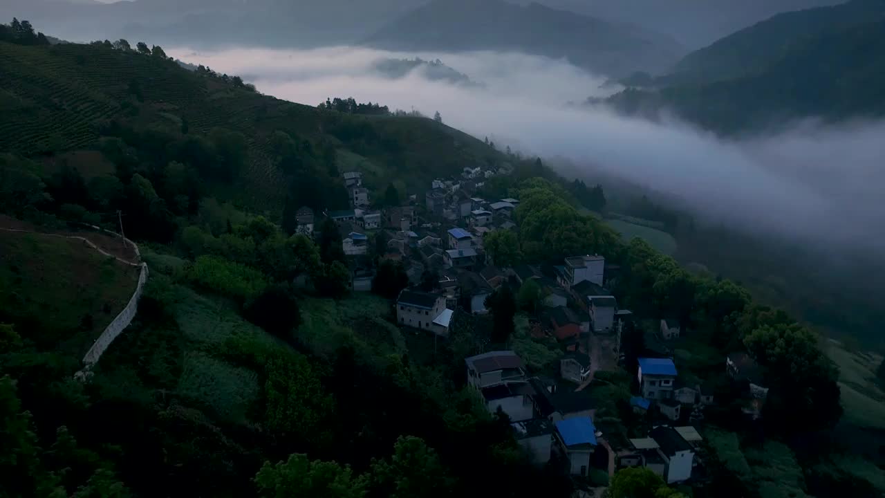 航拍山岭村庄日出云海视频素材