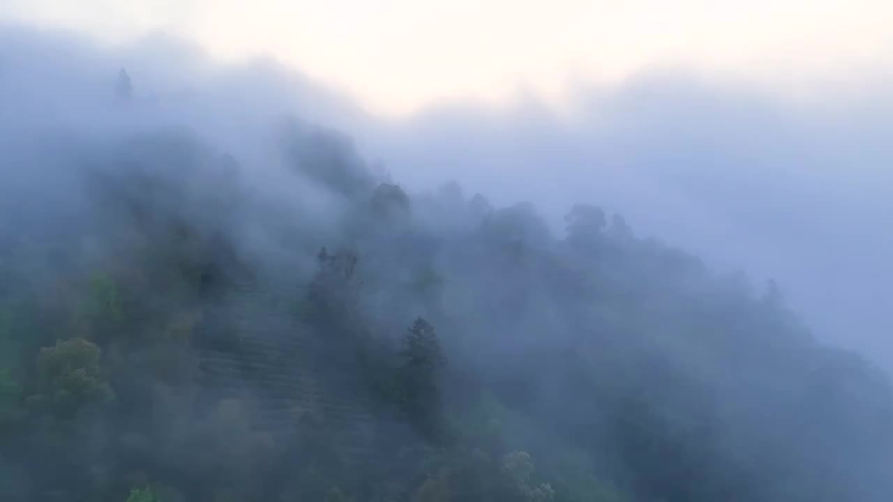 航拍山岭村庄日出云海视频素材