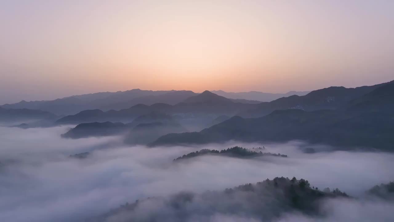 航拍山岭村庄日出云海视频素材