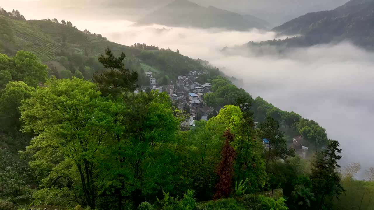 航拍山岭村庄日出云海视频素材