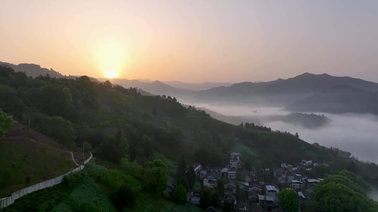 航拍山岭村庄日出云海视频素材