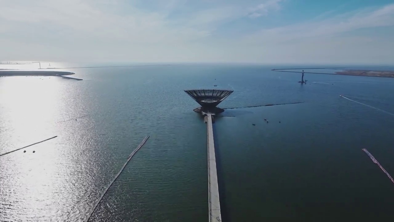 航拍辽宁营口鲅鱼圈山海广场观景平台视频素材